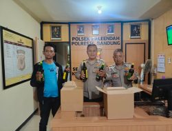 Jelang Persib Vs Persijap, Polsek Baleendah Gelar Razia Sita Puluhan Botol Miras