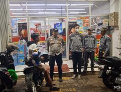 Sasar Tempat Perbelanjaan : Polisi Polsek Ibun Sambangi Minimarket di Wilayah Kecamatan Ibun