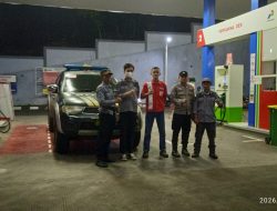 Patroli Malam, Personel Polsek Ibun Sambangi Area SPBU untuk Antisipasi Gangguan Kamtibmas