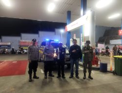 Patroli Malam, Personel Polsek Ibun Sambangi Area SPBU Sebagai Antisipasi Gangguan Kamtibmas