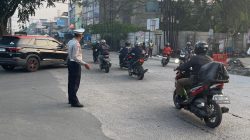 Personel Unit Lantas Polsek Dayeuhkolot Rutin Laksanakan Gatur Pagi, Arus Lalin Terpantau Lancar