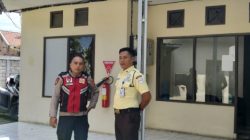 Jamin Kondusifitas Waktu Siang : Anggota Polsek Cikancung Polresta Bandung Gelar Kegiatan Patroli