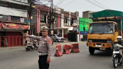 Antisipasi Libur Panjang, Panit Lantas Polsek Bojongsoang Tingkatkan Kesiagaan Pengaturan Lalu Lintas di Simpang Cikoneng