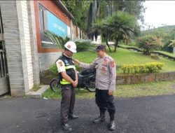 Saat Sambangi Satpam : Bhabinkamtibmas Polsek Ibun Rutin Laksanakan Sambang Kamtibmas