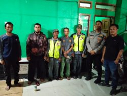 Gelar Patroli Malam : Anggota Polsek Paseh Polresta Bandung Sambangi Pemukiman Penduduk