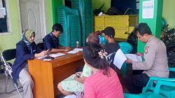 Saat Melaksanakan Sambangi Wilayah : Anggota Unit Binmas Desa Mandalamekar Polsek Cimenyan Tak lupa Titipkan Himbauan Kamtibmas