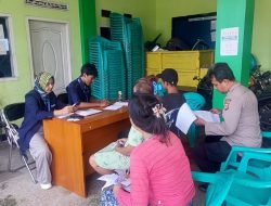 Saat Melaksanakan Sambangi Wilayah : Anggota Unit Binmas Desa Mandalamekar Polsek Cimenyan Tak lupa Titipkan Himbauan Kamtibmas