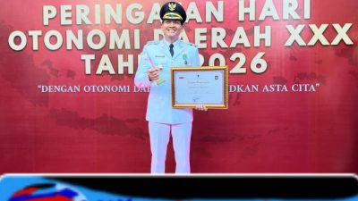 Raih Peringkat Ke-5 Nasional, Bupati Lucky Hakim Terima Penghargaan EPPD Dari Mendagri Tito Karnavian