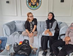 Pastikan Gizi Anak Sekolah Aman, Personel Polsek Cimaung Pantau Langsung Dapur SPPG