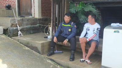 Saat Jaga Keamanan Wilayah : Bhabinkamtibmas Polsek Paseh Polresta Bandung Melaksanakan Giat Sambang Kamtibmas