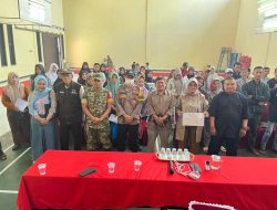 Bhabinkamtibmas Desa Pangguh Monitoring Penyaluran BLT Dana Desa dan Sampaikan Pesan Kamtibmas