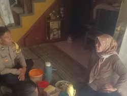 Jaga Silaturahmi Kamtibmas Anggota Bhabinkamtibmas Desa Tanjungwangi Polsek Cicalengka Berikan Himbauan