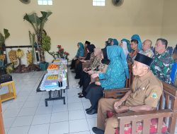Jaga Keamanan Wilayah : Bhabinkamtibmas Desa Neglasari Polsek Ibun Rutin Titipkan Pesan Kamtibmas