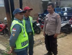 Saat Titipkan Himbauan Kamtibmas Anggota Unit Binmas Polsek Cimenyan Laksanakan Sambang