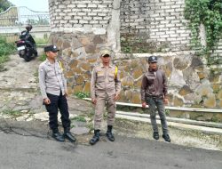 Jaga Hubungan Silaturahmi Kamtibmas : Bhabinkamtibmas Desa Cimenyan Sambangi Warga