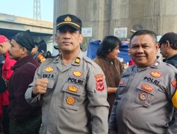 UNDERPASS KERETA CEPAT DEPAN MIKO MALL JADI TITIK KUMPUL MASSA AKSI, POLSEK MARGAHAYU LAKUKAN PENGAMANAN DAN PENGAWALAN