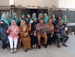 Silaturahmi dengan Ibu-Ibu Posyandu, Bhabinkamtibmas Polsek Baleendah Sosialisasikan Layanan 110 di Jelekong