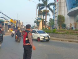 Personil Samapta Polsek Majalaya Melaksanakan Pengaturan Arulin di jln Laswi Mt