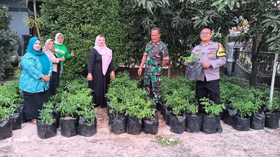BHABINKAMTIBMAS DAN BABINSA DESA SUKASARI LAKSANAKAN SAMBANG SERTA MONITORING KETAHANAN PANGAN BERSAMA KELOMPOK TANI