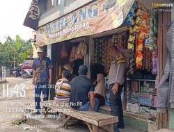 Anggota Bhabinkamtibmas Polsek Cicalengka Polresta Bandung Sambangi Pemukiman Warga Binaan Dengan Humanis