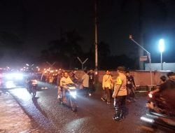 Bhabinkamtibmas Polsek Baleendah Kawal Pawai Obor Perayaan Tahun Baru Islam 1448 H