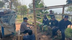 Bhabinkamtibmas Desa Cilame Sambangi Warga untuk Meningkatkan Kemitraan dan Menjaga Kondusifitas Lingkungan
