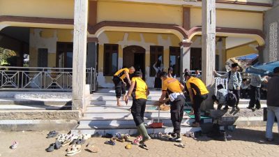POLSEK KERTASARI GELAR BAKTI RELIGI PEMBERSIHAN MASJID DALAM RANGKA HARI BHAYANGKARA KE-80 TAHUN 2026