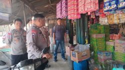Waktu Berpatroli Ke Area Minimarket : Anggota Polsek Paseh Berikan Pesan Kamtibmas