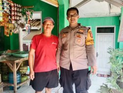 Terus Gencarkan Kegiatan Sambang Kamtibmas Bhabinkamtibmas Desa Cikawao Polsek Pacet Temui Warga