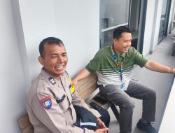 Melalui Giat Sambang : Anggota Bhabinkamtibmas Polsek Cimenyan Polresta Bandung Titipkan Himbauan Kamtibmas