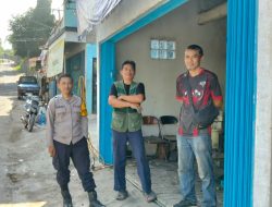Rutin Laksanakan Sambang : Anggota Bhabinkamtibmas Desa Cimenyan Temui Warga Sampaikan Pesan Kamtibmas