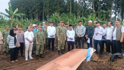 Kapolres Lumajang Dampingi Pangdam V/Brawijaya Tinjau Lokasi Pembangunan Yonif TP di Senduro