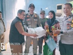 Pengamanan Penyaluran Bahan Pangan di Desa Tenjolaya Berjalan Lancar, Polsek Cicalengka Pastikan Bantuan Tepat Sasaran