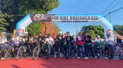 Gowes Sepeda Gembira Dalam Rangka HUT Bhayangkara ke-80 yang Digelar Polres Lumajang Menjadi Ajang Perkuat Kedekatan Polri dan Masyarakat dengan Diikuti Ribuan Peserta Dari Berbagai Daerah