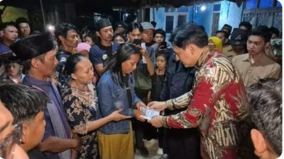 Takjia Kerumah Duka Korban Laka Lantas Pantura,Bupati Lucky Hakim Berikan Santunan Untuk Keluarga Korban