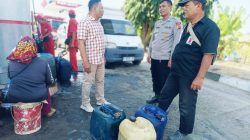 “Polsek Juntinyuat Pastikan Pembelian Solar dengan Jerigen di SPBU Limbangan Sesuai Aturan dan Memiliki Izin Resmi