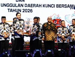 Bupati Lucky Hakim Serahkan Piala Bergilir Kunci Bersama, Indramayu Siap Ukir Prestasi di Ajang PORSENITAS XIII 2026