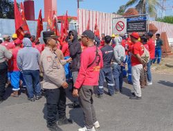 Kasat Binmas Polres Indramayu Imbau Buruh KASBI Sampaikan Aspirasi Secara Damai