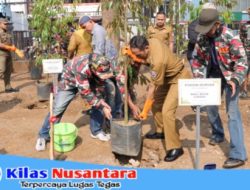 Ngatiyana Pimpin Langsung Penanaman Pohon Pengganti Dalam Rangka Penataan Gerbang Depan RSUD Cibabat