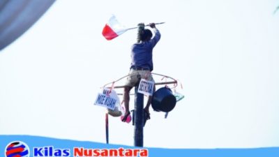 Panjat Pinang Semarak HUT ke-81 RI, Bupati Muba: Utamakan Keselamatan dan Kekompakan
