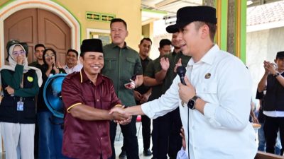 Lantunkan Surat Al-Bayyinah, Buruh di Rulung Raya Diganjar Hadiah Umrah dari Bupati Egi
