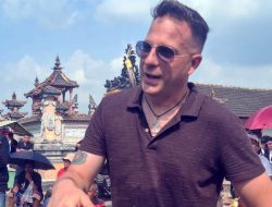 Bukan di Bali, Ngaben Massal Balinuraga Memikat Turis Italia dan Puluhan Ribu Pengunjung