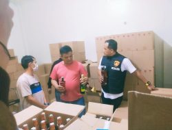 Polresta Bandung gerebek gudang miras di Pameungpeuk Bandung, Polisi Sita 7.000 Botol Berbagai Merek