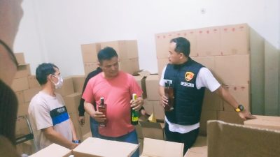 Polresta Bandung gerebek gudang miras di Pameungpeuk Bandung, Polisi Sita 7.000 Botol Berbagai Merek