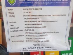 Di Duga Proyek Siluman  Proyek Rehabilitas dinas Lingkungan Hidup Indramayu Abaikan APD K3 Pada Pekerjanya Tanpa Alas Kaki Di Biarkan Dinas PUPR Tutup Mata Tutup Telinga & Bungkam