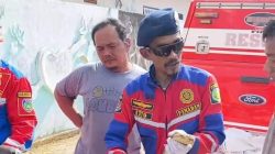 “Damkar Indramayu Evakuasi Ular Sanca Sepanjang 5 Meter di Singajaya