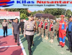 Kapolres Indramayu AKBP Prianggo PM Mendampingi Bupati Lucky Hakim Saat Melakukan Pemeriksaan Pasukan Gelar Apel Siaga Karhutla 2026 di Mako Polres Indramayu