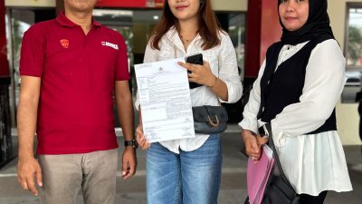 Diduga Telantarkan Istri & Anak Selama Lebih Setahun Ibu Bhayangkari Laporkan Suami Oknum Polisi ke Polda Bengkulu, 