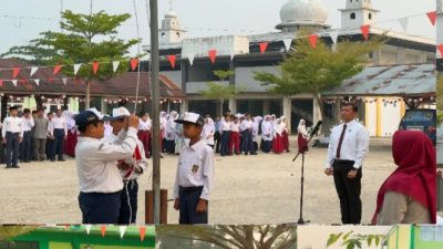 Kasat Resnarkoba Polres Rohul IPTU Dendy Jadi Pembina Upacara di SMP Muhammadiyah Rambah