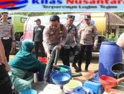 Polres Kuningan Salurkan Air Bersih dan Pengobatan Gratis di Cihanjaro